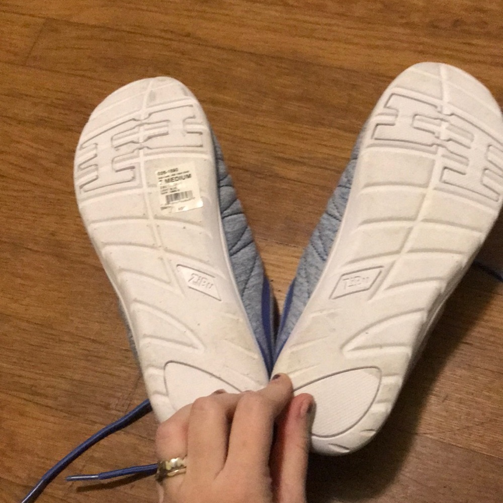 Sneakers - Picture 3 of 4